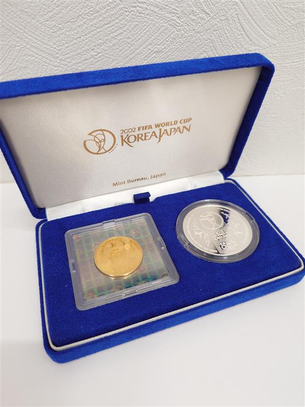 ワールドカップ優勝記念　箱付き　女子日本代表　限定品 2002年FIFAワールドカップ記念硬貨（1万円金貨・千円銀貨）を